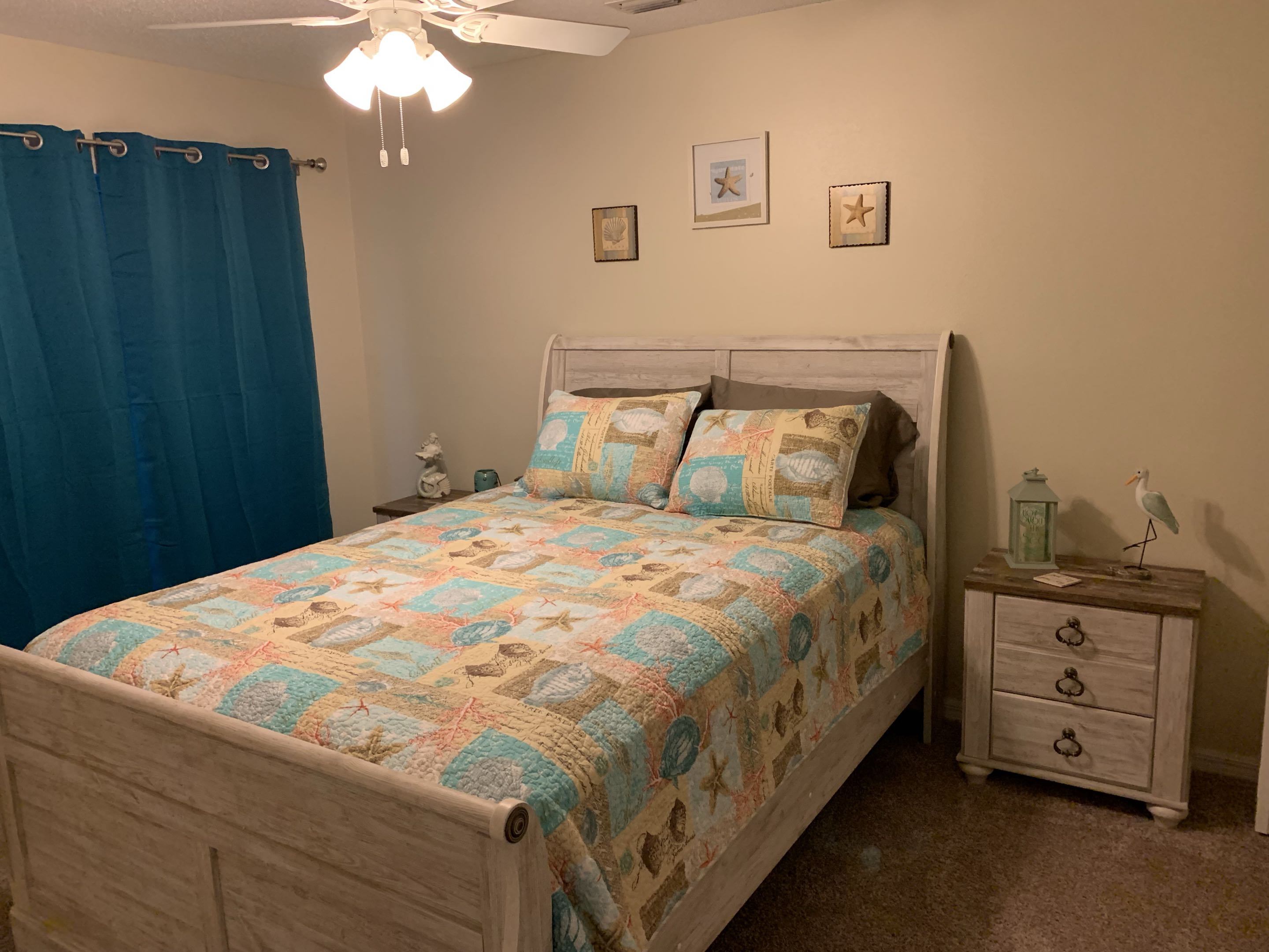 Coastal themed bedroom